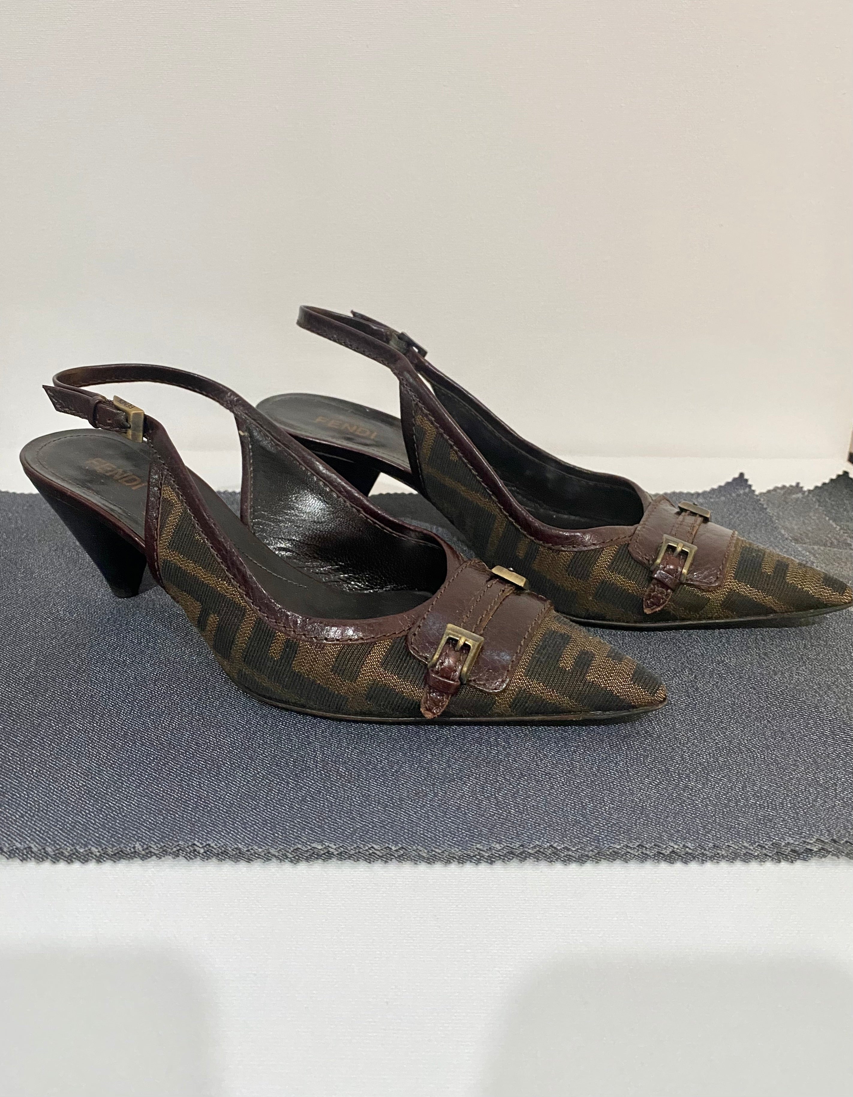 【FENDI】デルフィナ FFファブリック ハイヒール サンダル♪ 24FW【FENDI】デルフィナ FFファブリック ハイヒール サンダル