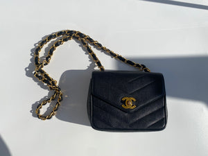 Vintage 1995 Mini Chevron Chanel Black Caviar Leather Chainlink Bag